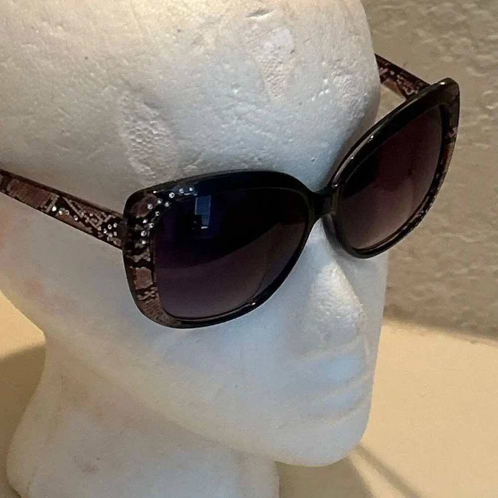 Guess Butterfly Sunglasses Smoke Gradient Lens Brown Snakeskin Rhinestones Y2K